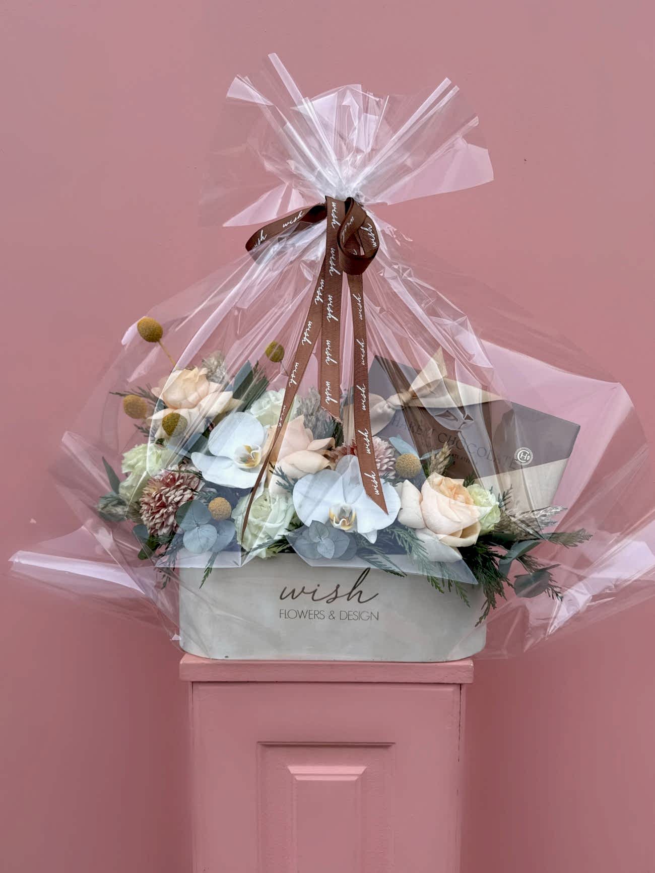 Krem Kadife Kutuda Çikolatalı Çiçek Bahçesi