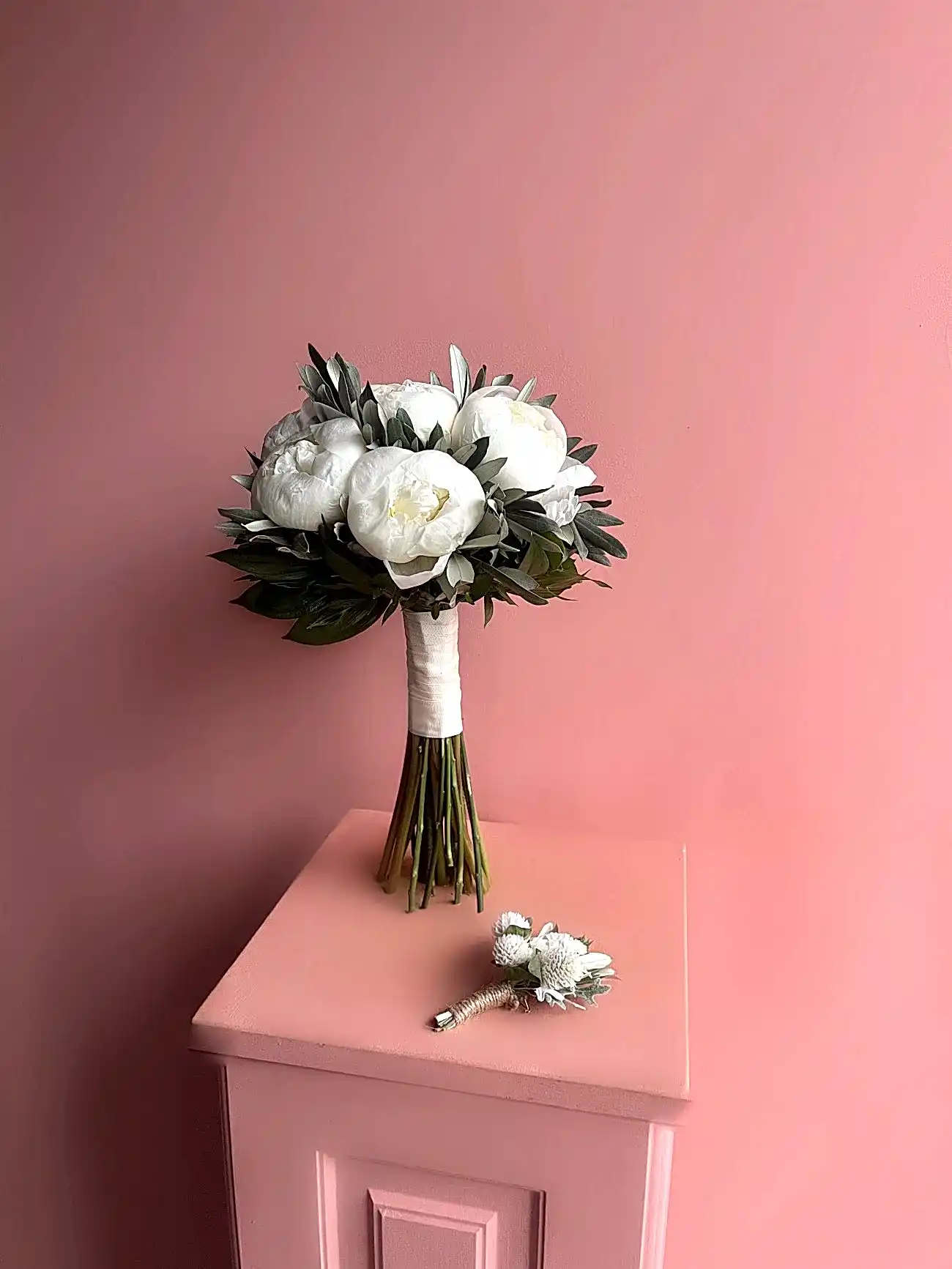 10 Adet Beyaz Şakayık ve Zeytin Dalları Gelin Buketi & Damat Yaka Çiçeği