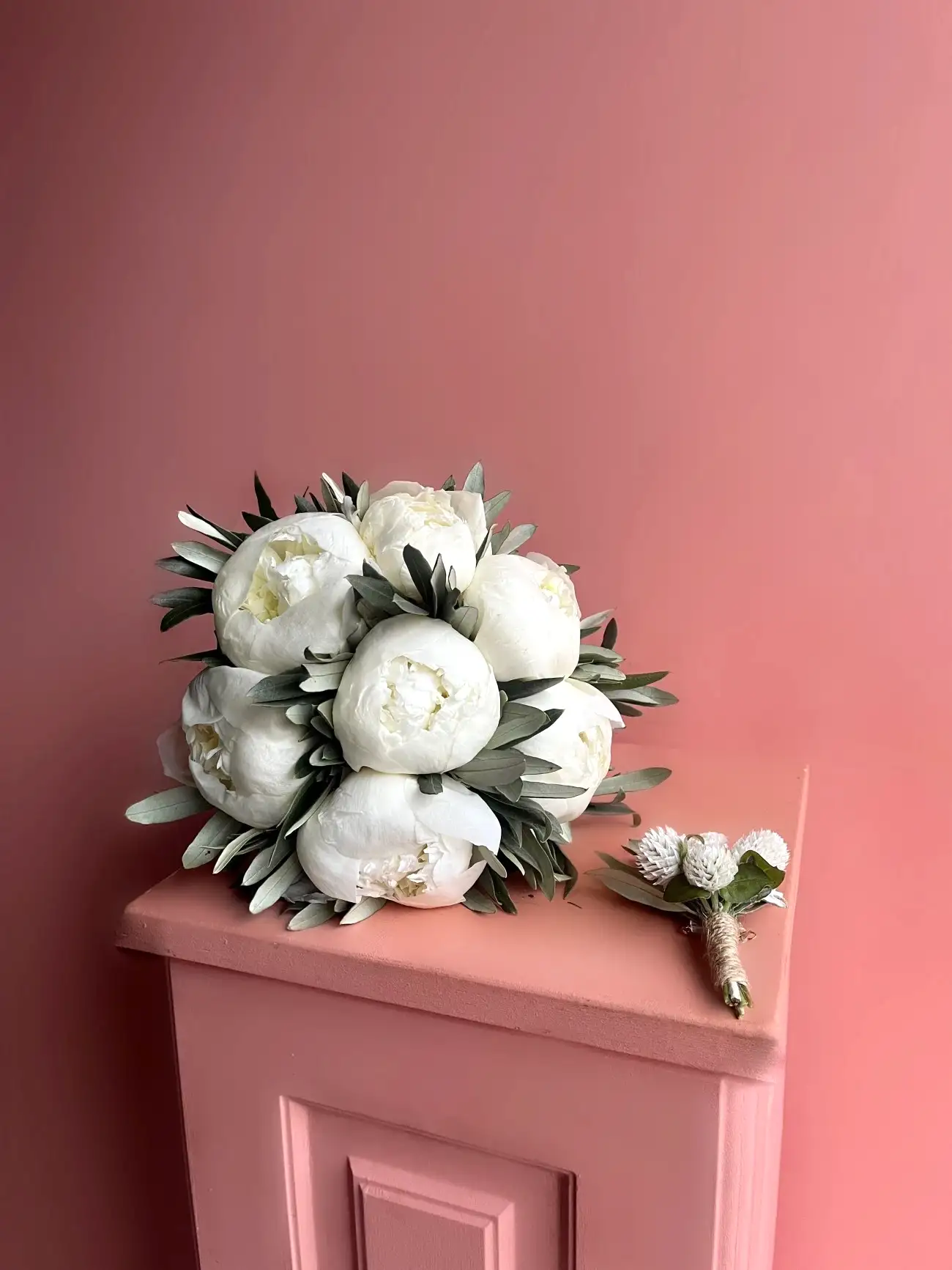 10 Adet Beyaz Şakayık ve Zeytin Dalları Gelin Buketi & Damat Yaka Çiçeği