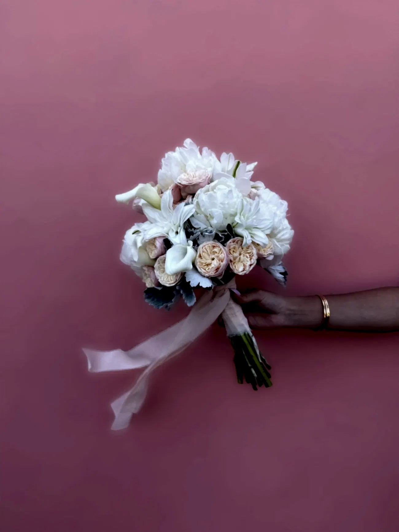 Beyaz Şakayıklı Pastel Tonlarda Gelin Buketi