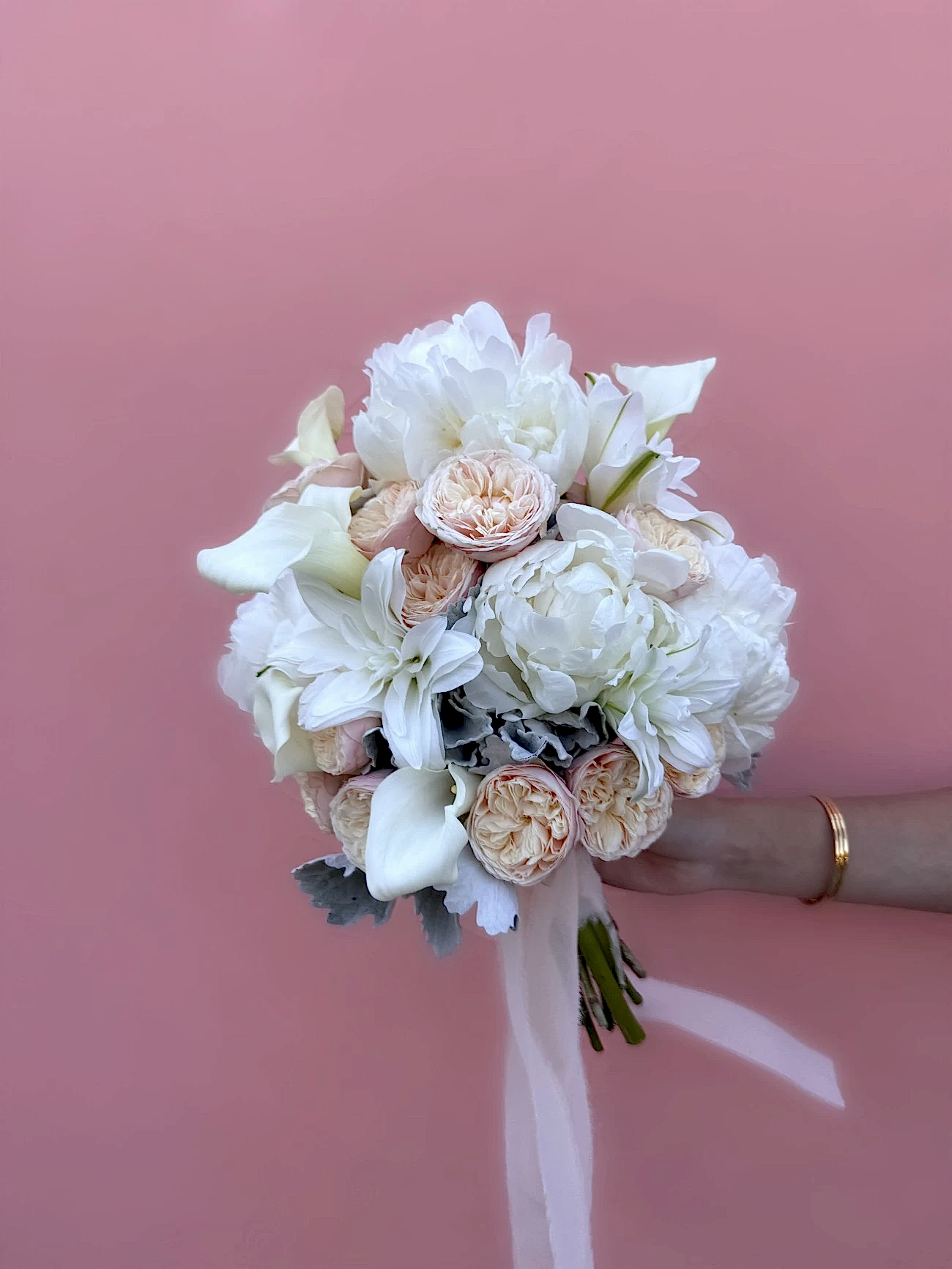 Beyaz Şakayıklı Pastel Tonlarda Gelin Buketi