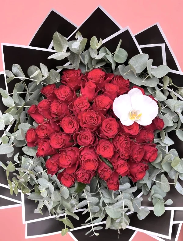Aisha Kırmızı Gül Buketi
