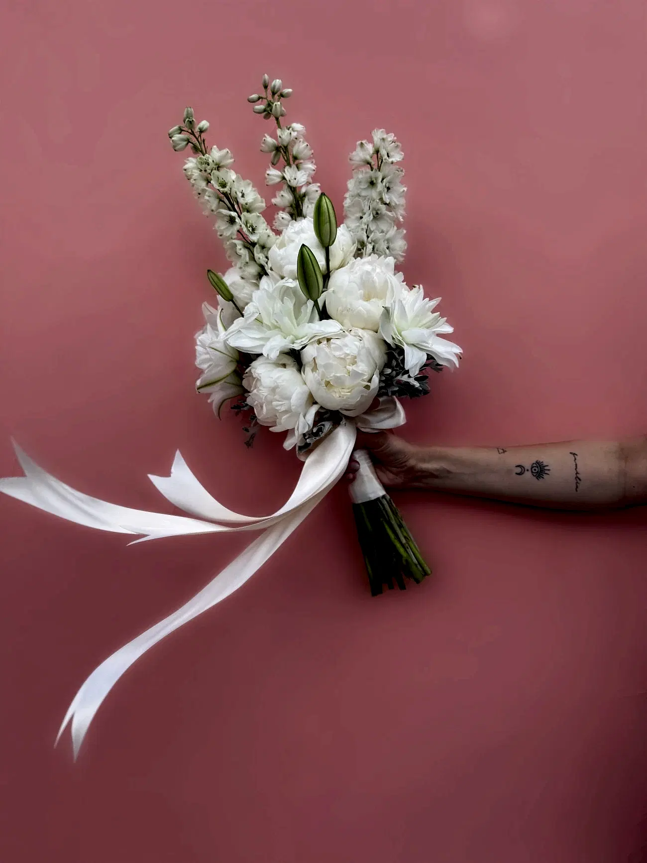 Beyaz Rüya Şakayıklı Gelin Buketi