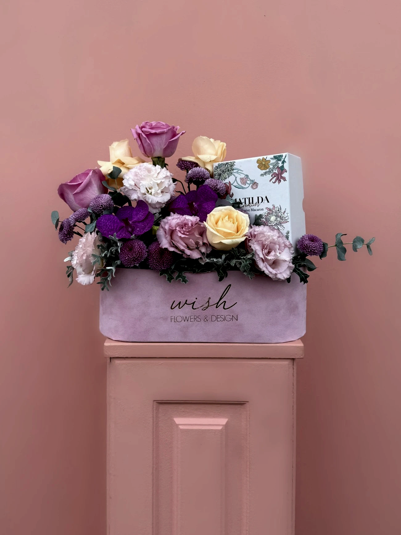 Pembe Kadife Kutuda Makaronlu Çiçek Bahçesi