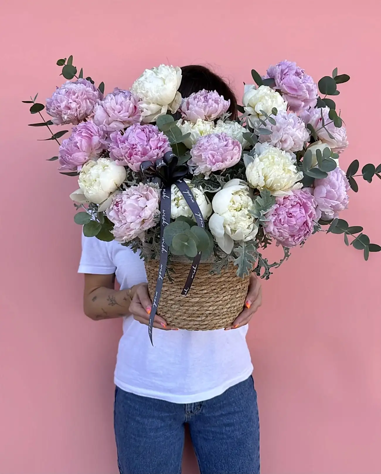 Sepette Beyaz & Pembe Şakayıklar