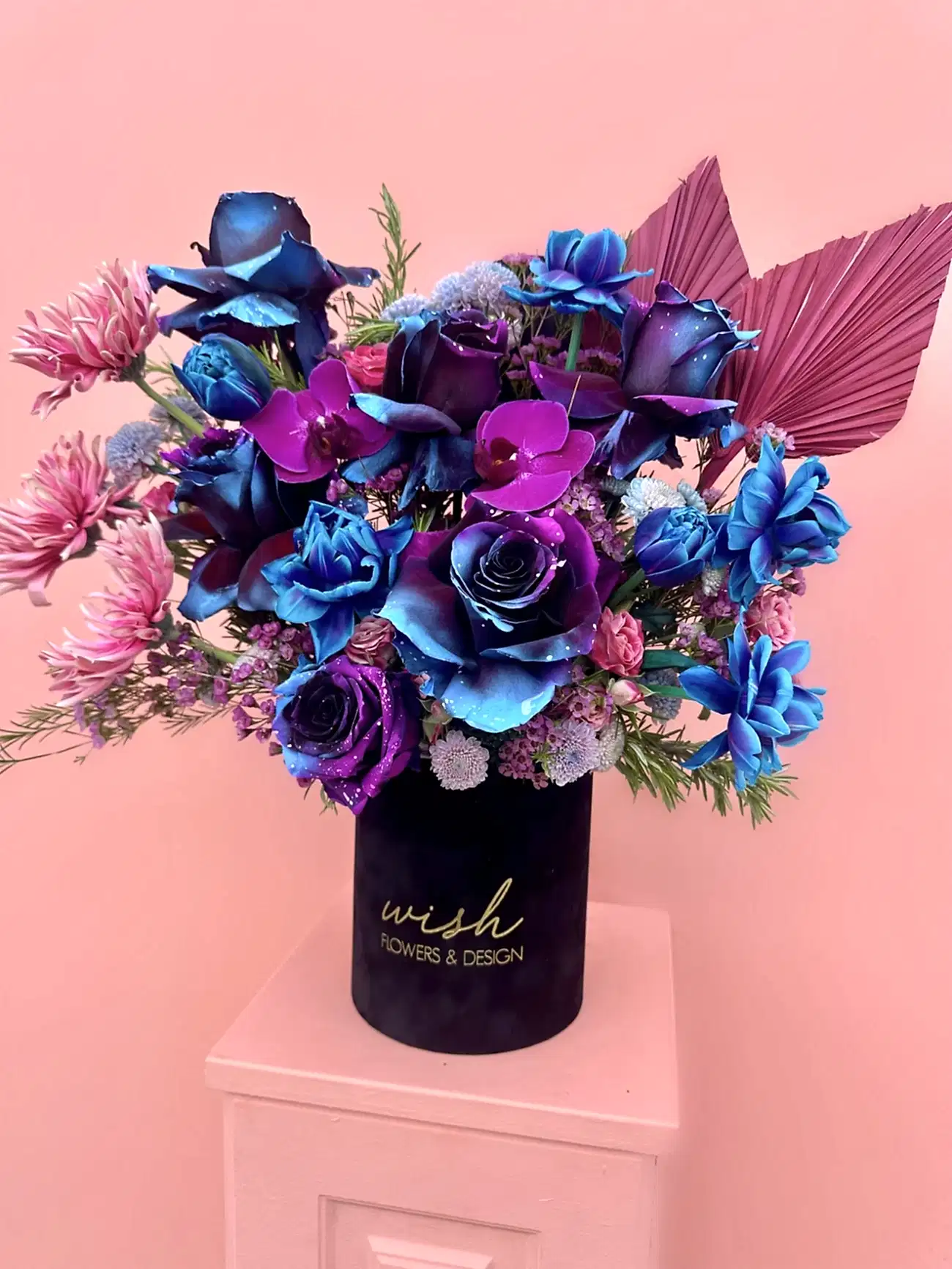 Siyah Kadife Kutuda Galaxy In Bloom Aranjman