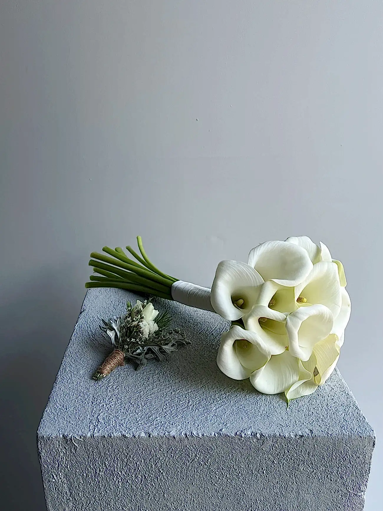 Beyaz Calla Gelin Buketi & Damat Yaka Çiçeği