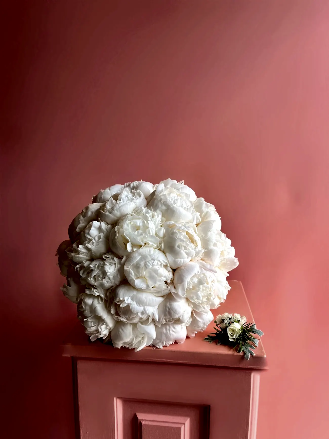 25 Adet Beyaz Şakayık Gelin Buketi & Damat Yaka Çiçeği