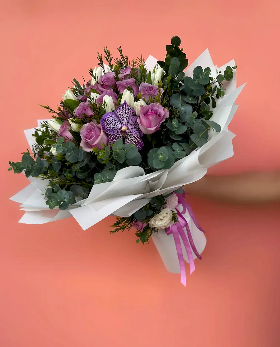 Lila Güller & Beyaz Laleler Karışık Buket