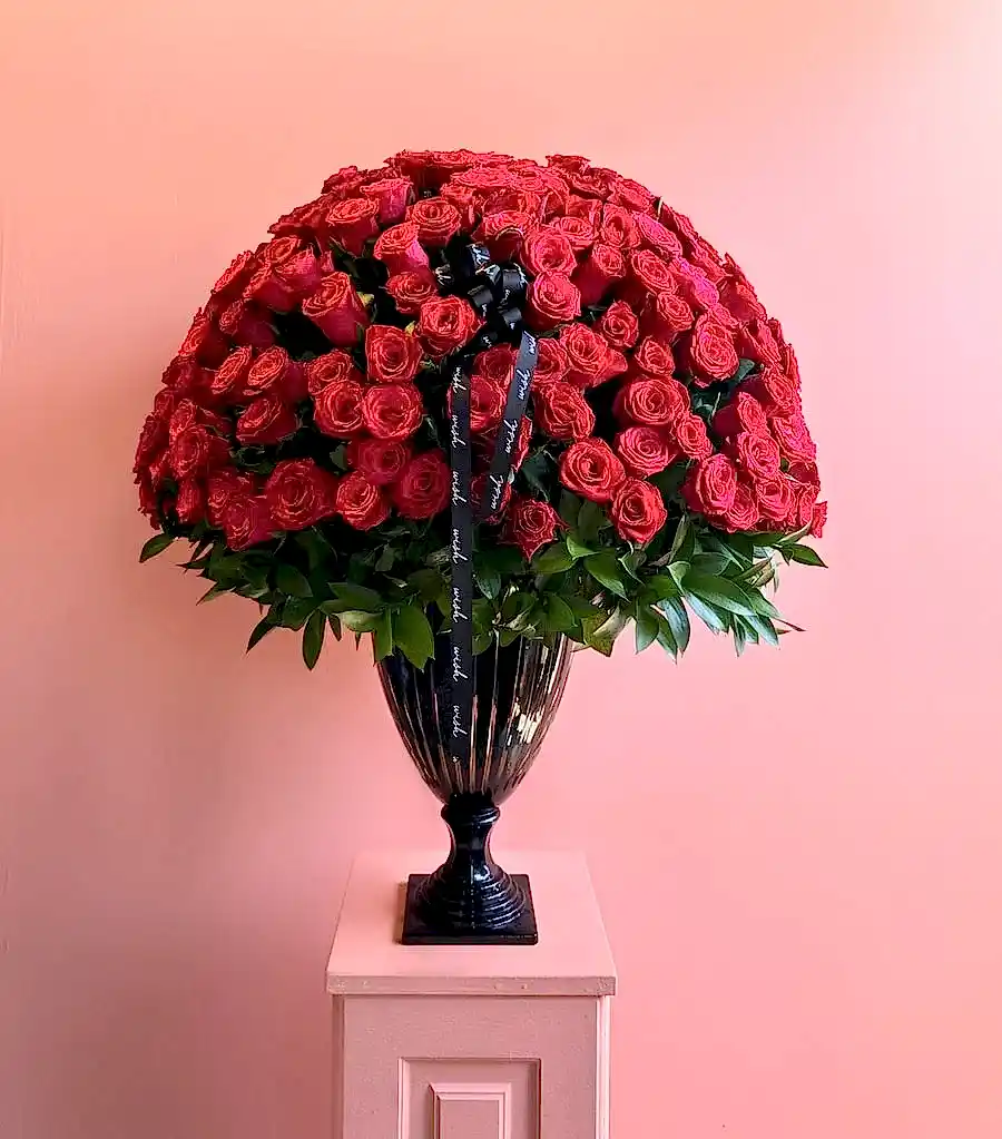 Royal Deluxe Özel Cam Vazoda Kırmızı Gül Aranjmanı